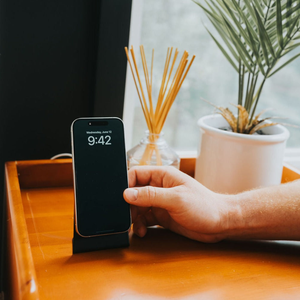 MagSafe Stand - Black on Black