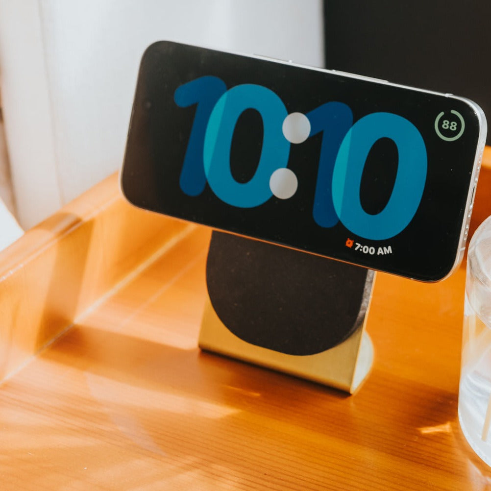 MagSafe Stand - Black on Brass
