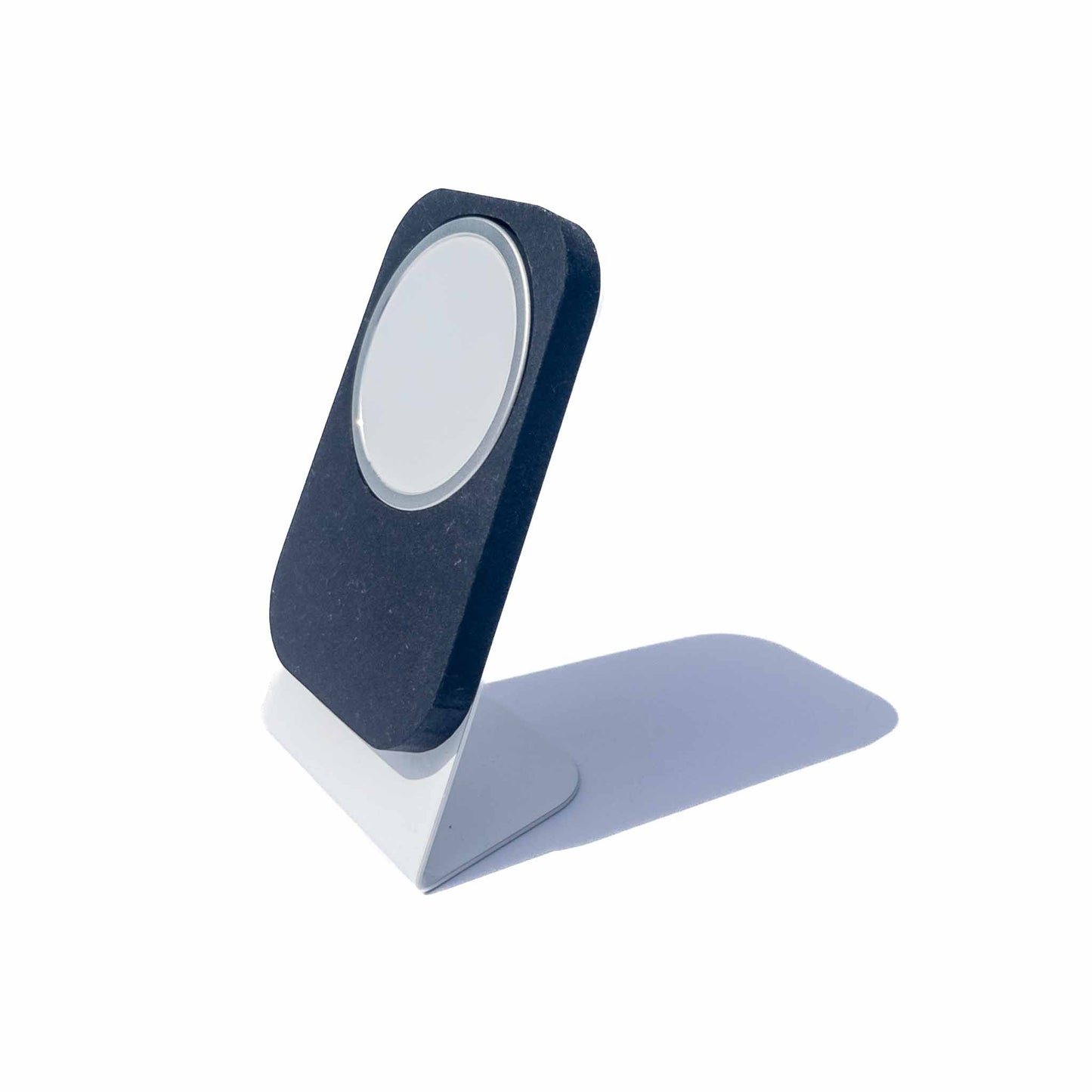 MagSafe Stand - Black on White