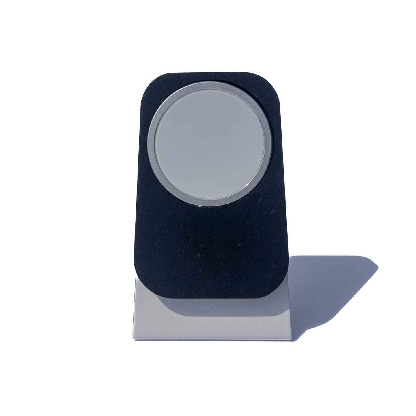 MagSafe Stand - Black on White