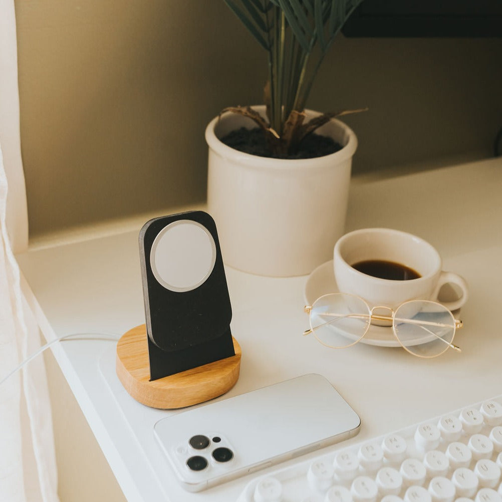 Oaky Charging Stand with Weighted Base