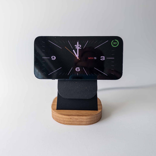 Oaky Charging Stand